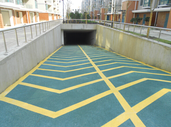 水性無震動(dòng)防滑車道施工工藝 為什么選擇滄晟水性無震動(dòng)防滑環(huán)氧地坪漆弄車道？