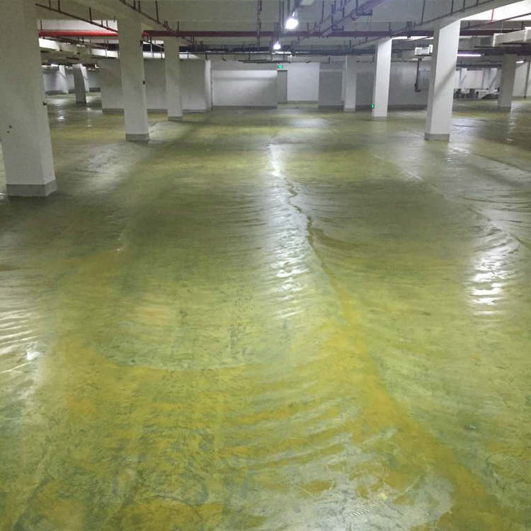 地坪漆廠家滄晟:為何停車場地坪漆在施工的時候會出現很難聞的味道