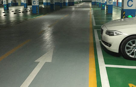停車(chē)庫(kù)環(huán)氧地坪樹(shù)脂地坪漆使用中要注意什么？
